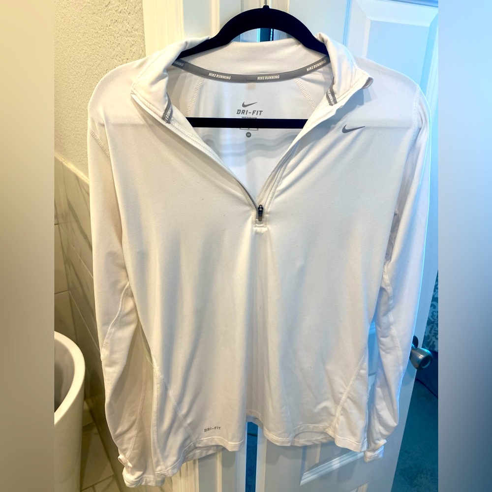 Nike half zip White Pullover. Medium.